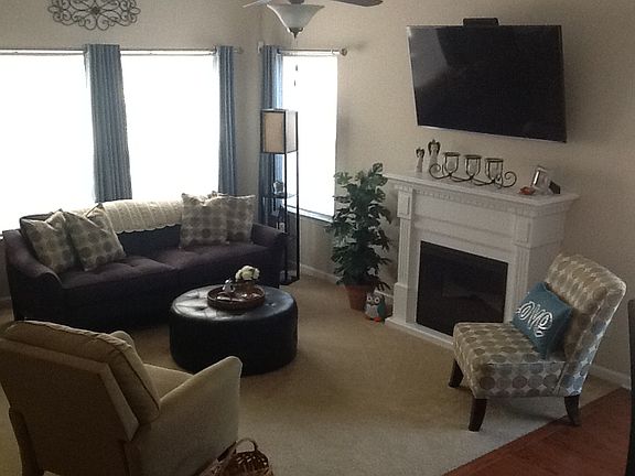 4th image of 2453 Duxbury Dr