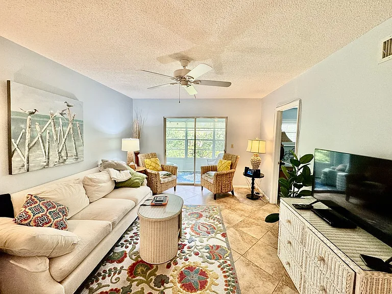 1100 Ponce De Leon Cir #E306 — Photo 4