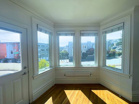 4th image of 2810 Market St