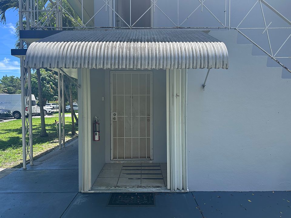 entrance to #4