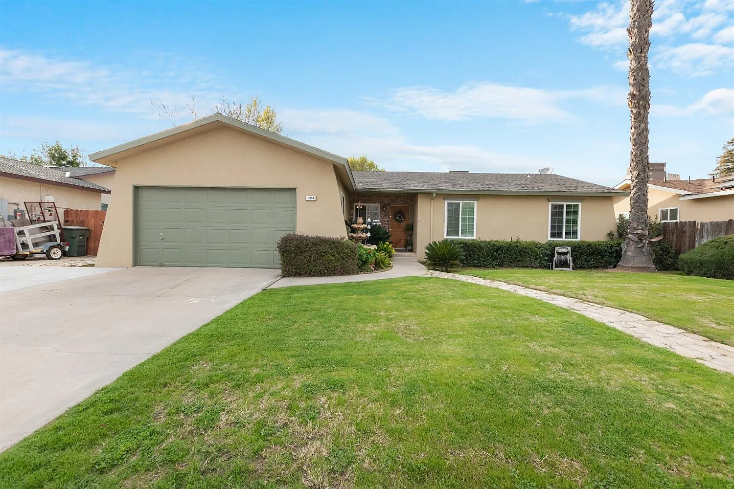 1354 Ezie Ave photo 1