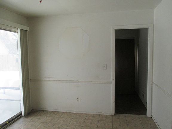 5th image of 9449 Lamont St