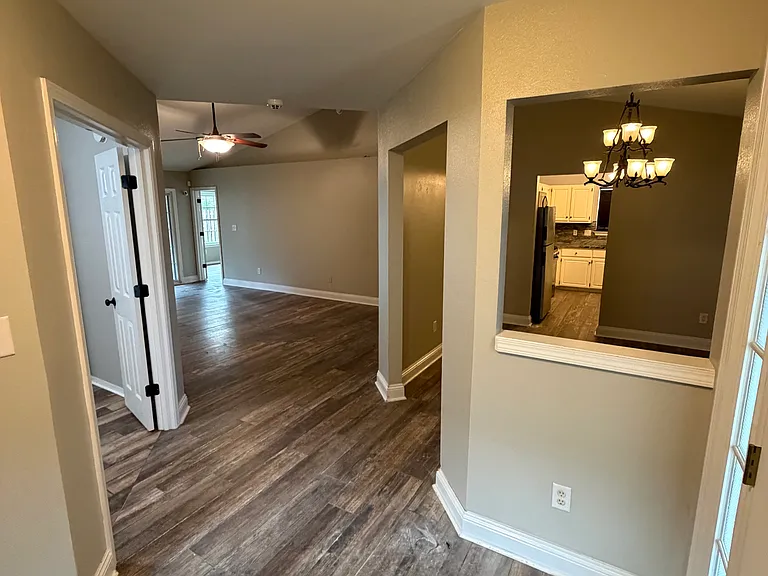 214 Mirabelle Cir — Photo 2