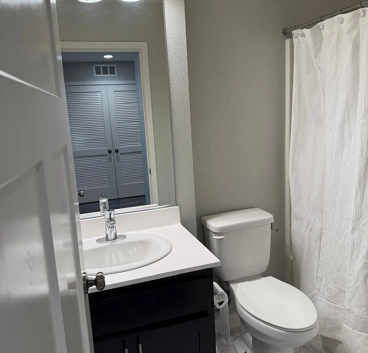 4 bed, 3.5 bath, 1780 sqft, $4,999 — Photo 3