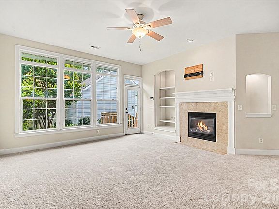 4th image of 1205 Gainsborough Dr