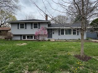 871 Lilac Ln, Naperville, IL 60540