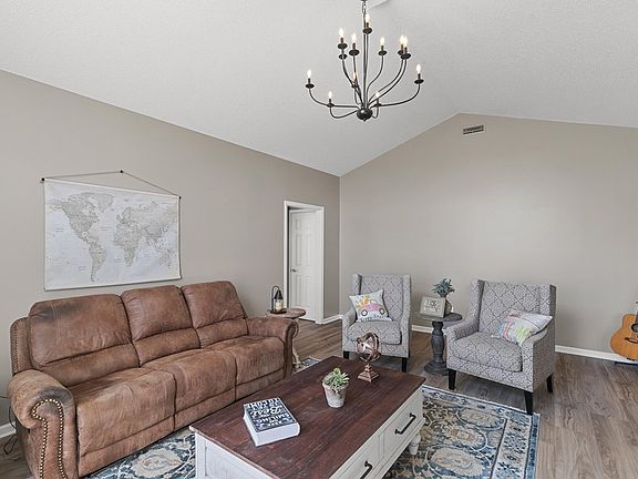 4th image of 167 Collins Rd