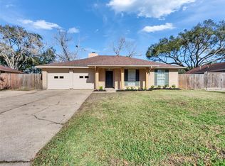 511 Stadium Ln, Friendswood, TX 77546