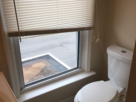 4th image of 2510 Porter St