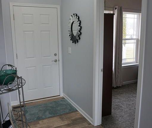 2nd image of 418 N Iris Ln