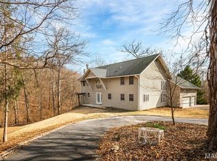 1 River Bend Dr, Fenton, MO 63026