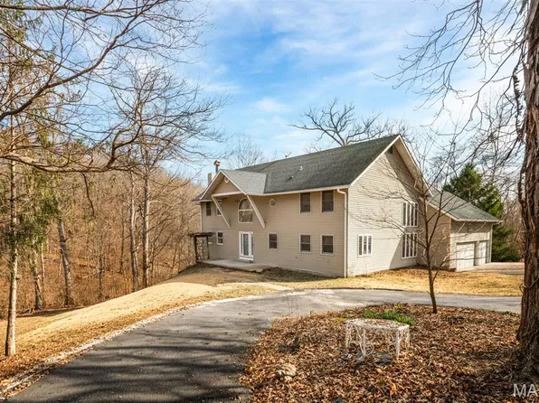 1 River Bend Dr, Fenton, MO 63026