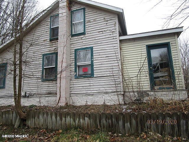 2nd image of 68758 Fulton St