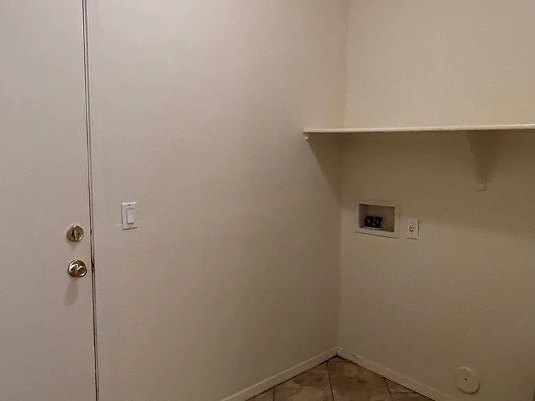 3265 E Hampton Ln — Photo 16