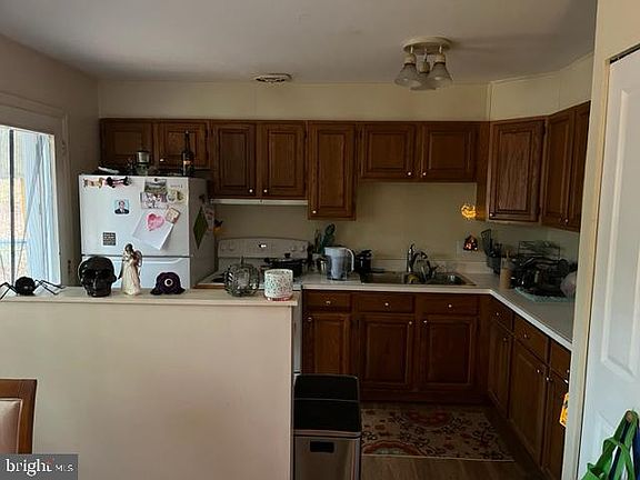 4th image of 1950 Fairwood Ln