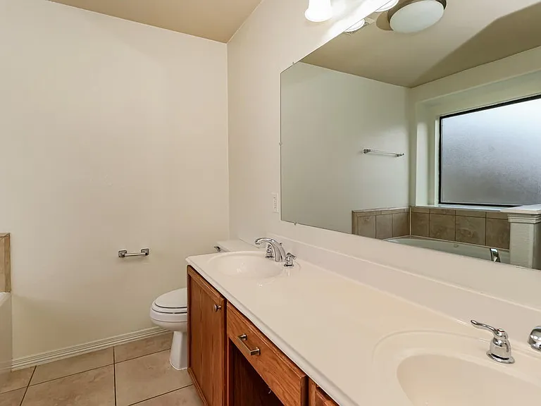 969 Oak Lynn Dr — Photo 11