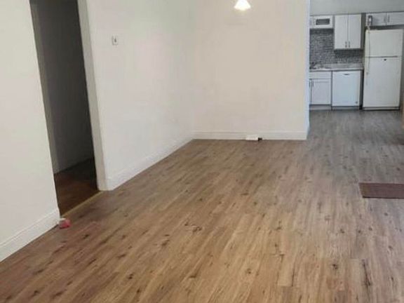 2nd image of 118 S Grannis Ave
