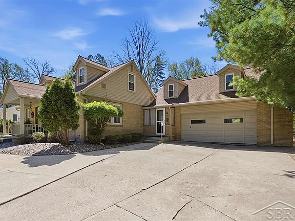 3rd image of 306 E Sugnet Rd