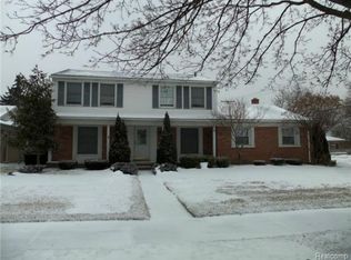 2010 N Evangeline St, Dearborn Heights, MI 48127
