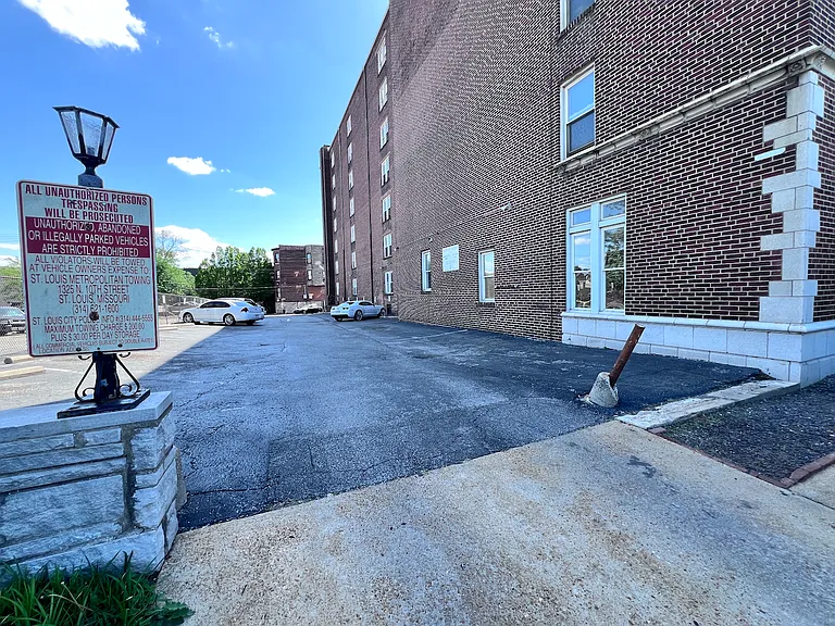 For an additional fee, parking may be available on a lot adjacent to the building; you are welcome to ask.