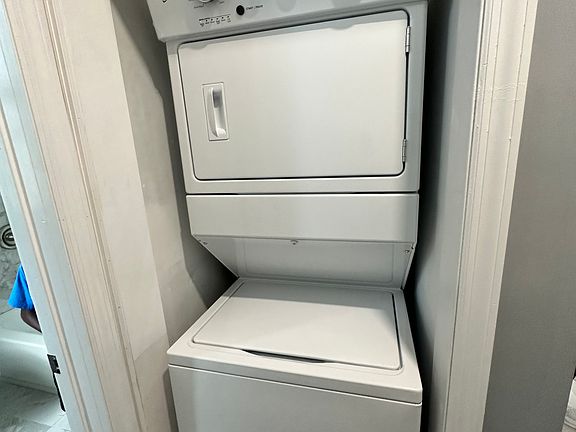 4th image of 39 W Lincoln Ave APT 2