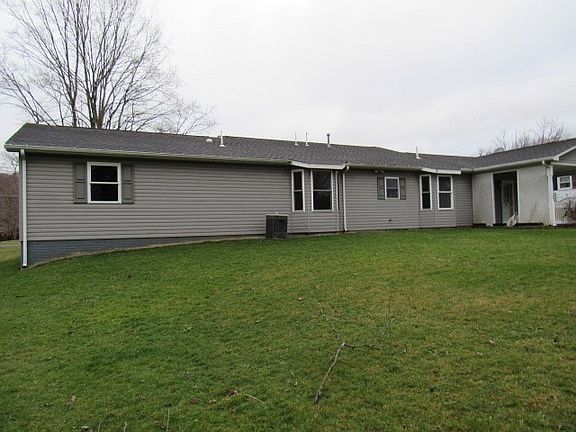 4th image of 56 Lislie St
