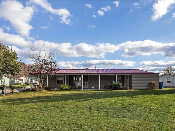 4th image of 414 Vista Ln