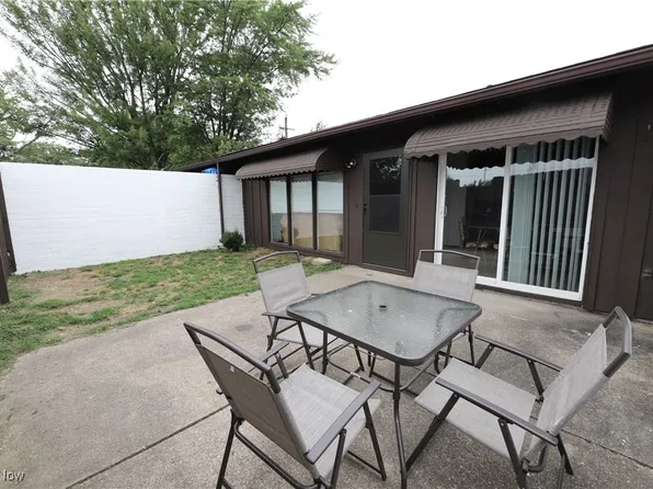 26 Greenfield Ct, Berea, OH 44017