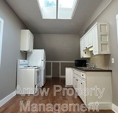 2nd image of 1631 A St #5