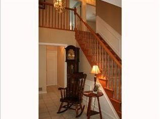 1033 Whispering Woods Dr, Coraopolis, PA 15108