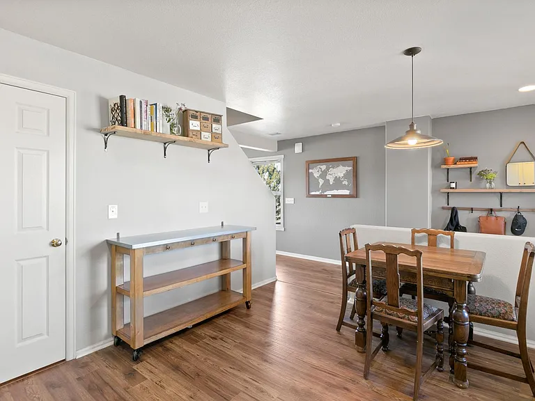376 Montgomery Dr — Photo 7