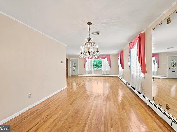 5th image of 49 James Rd
