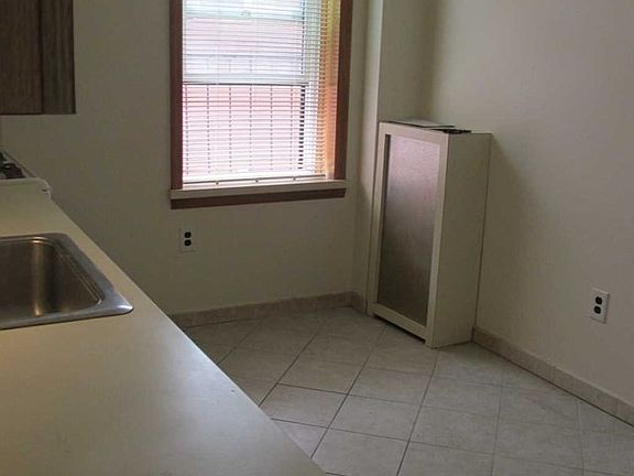 4th image of 287 Lawton Ave #6