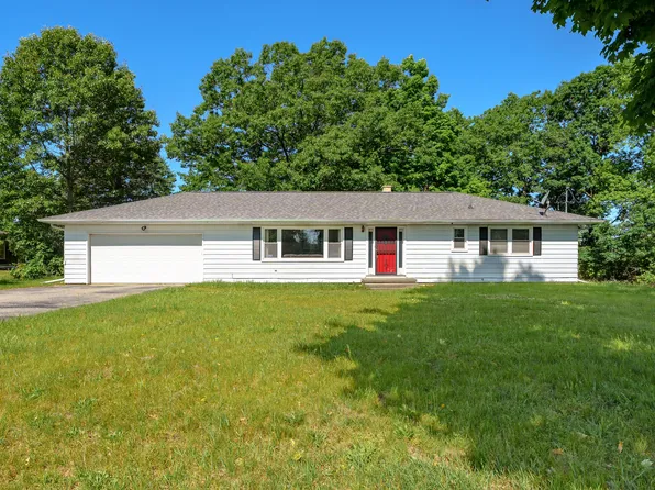 402 Lake Blvd, Paw Paw, MI 49079
