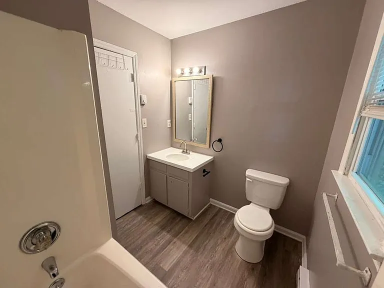 200 Memorial Park Dr — Photo 10