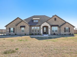 800 Majors Rd, Van Alstyne, TX 75495