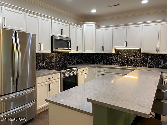 2nd image of 1426 Remington Grove Ln