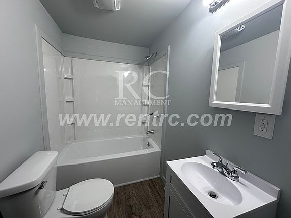 3rd image of 1420 Meitzler St