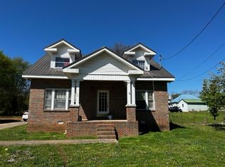 106 6th Ave S, Decherd, TN 37324