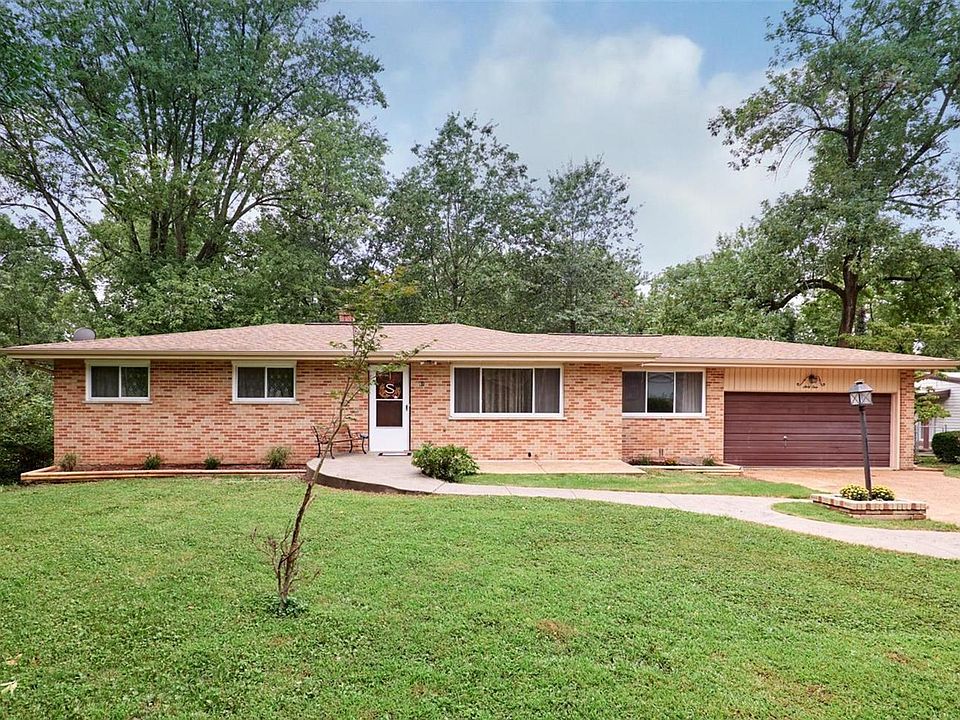 1st image of 61 Grand Circle Dr