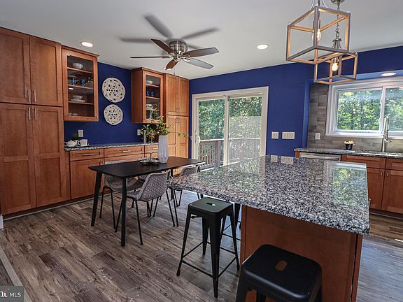 4th image of 1309 Hawkins Ln