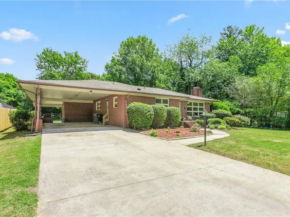 507 Pontiac Dr, Thomasville, NC 27360