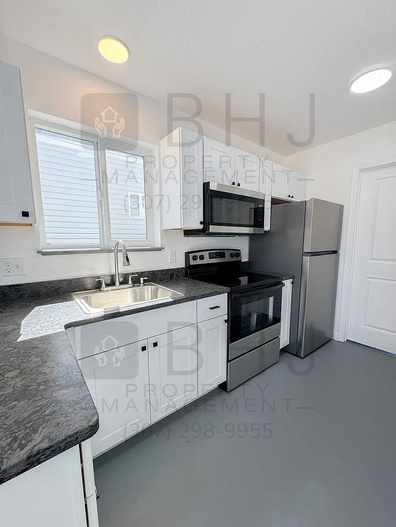 Dog Friendly, 1 Bed/ 1 Bath Single Family Home — Photo 3