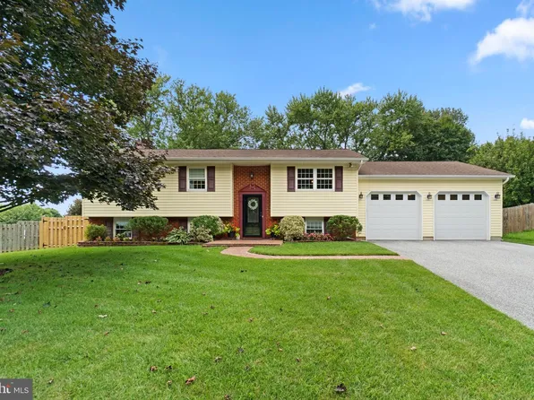 5902 Lawrence Dr, Sykesville, MD 21784