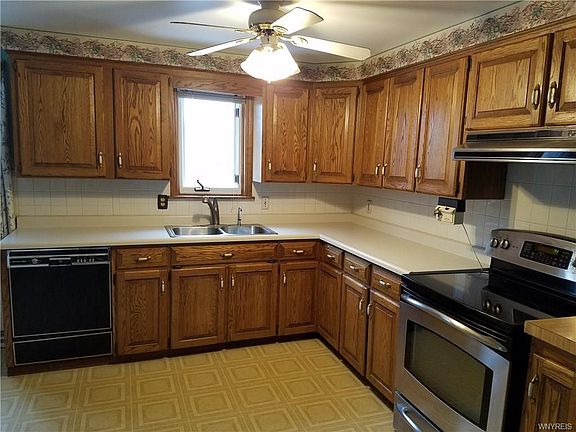 4th image of 38 Joanne Ln