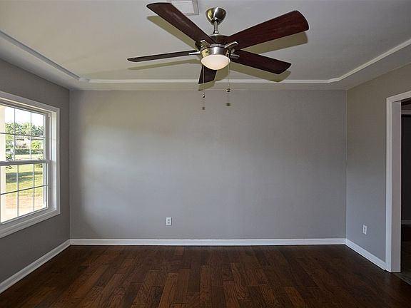 4th image of 4024 Talwell Dr SW