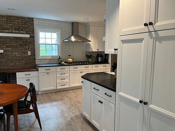 Fully renovated gourmet kitchen