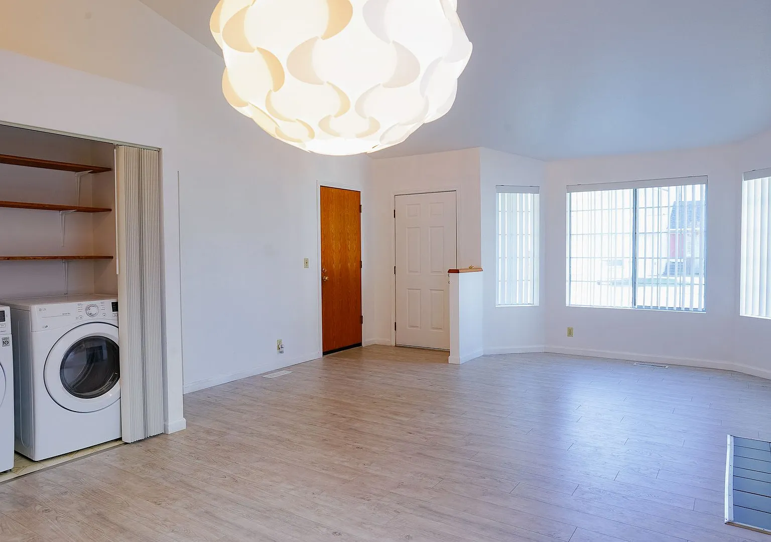 Fantastic 3bed/2bath Federal Way Home — Photo 3