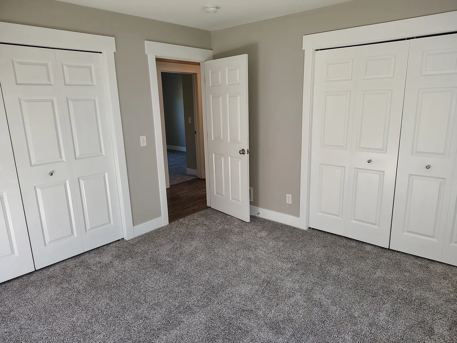 4242 Centre Ln — Photo 4