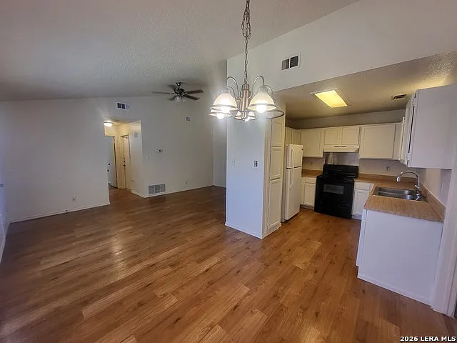2 bed, 2.0 bath, 1020 sqft, $1,200 — Photo 3